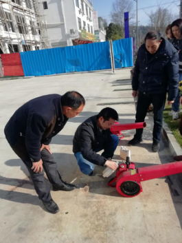 縣護(hù)林防火督查組來(lái)銅鑼寨風(fēng)景區(qū)檢查護(hù)林防火工作