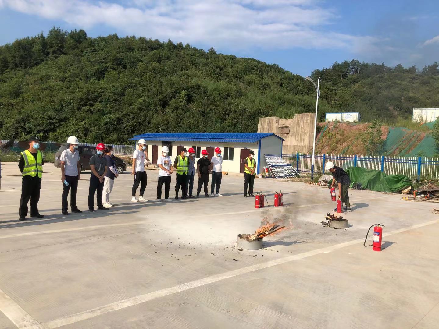 國鑫建材公司開展消防應(yīng)急演練活動(dòng)